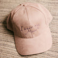 Bild in Galerie-Betrachter laden, I WANT THE MOON® – Luxury Line Suede Look Cap in Dusky Pink