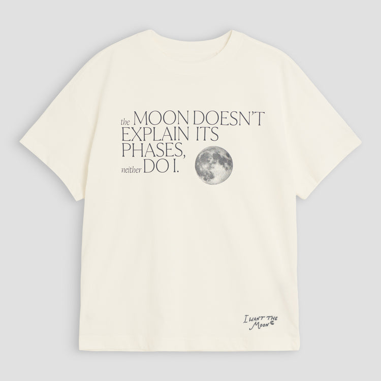 The Moon Doesn’t Explain Its Phases – Neither Do I  – Premium Line T-Shirt mit abgeschrägtem Ärmel in Luna Glow White
