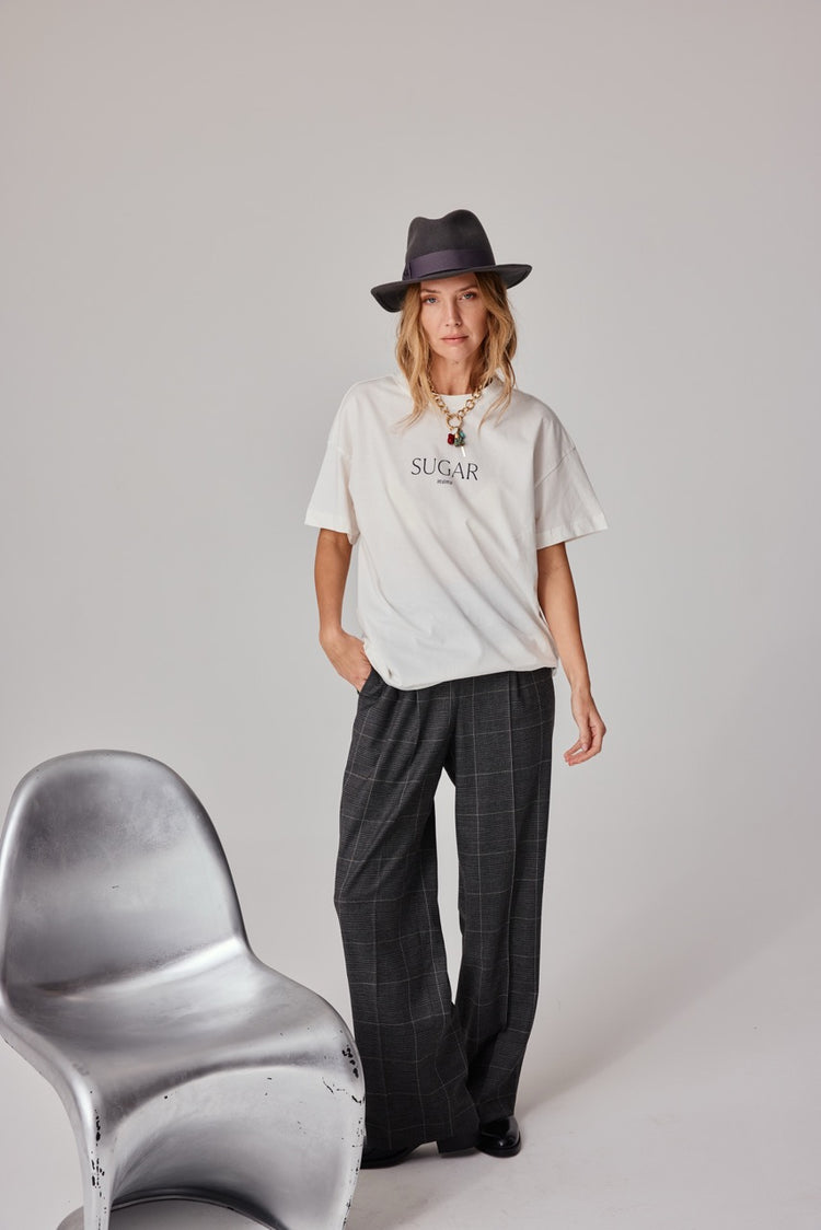 SUGAR mama - Premium Line Oversized T-Shirt in Luna Glow Off-White/ Moongrey