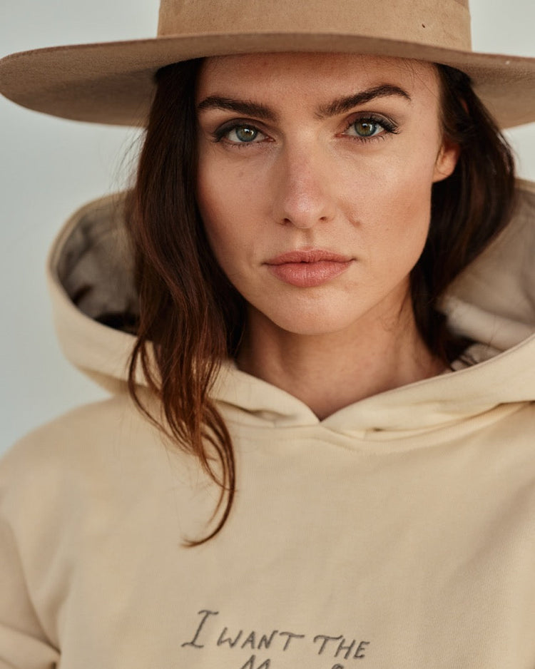 I WANT THE MOON - Luxury Line Oversized unisex Signature Hoodie in Sandy Beige mit Light Moon Grey Front Stick