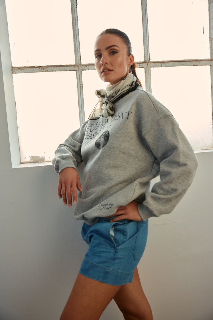The Moon Doesn’t Explain Its Phases – Neither Do I - Premium Line Oversized Sweater in Cosmic Ash