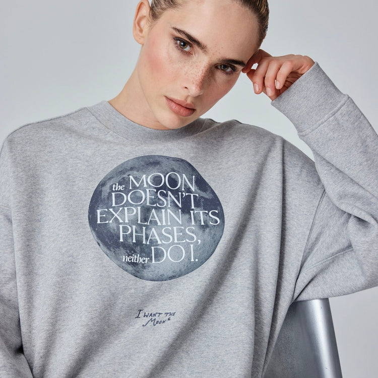 The Moon Doesn’t Explain Its Phases – Neither Do I - Premium Line Oversized Sweater mit Integrated-Moon-Print in Cosmic Ash