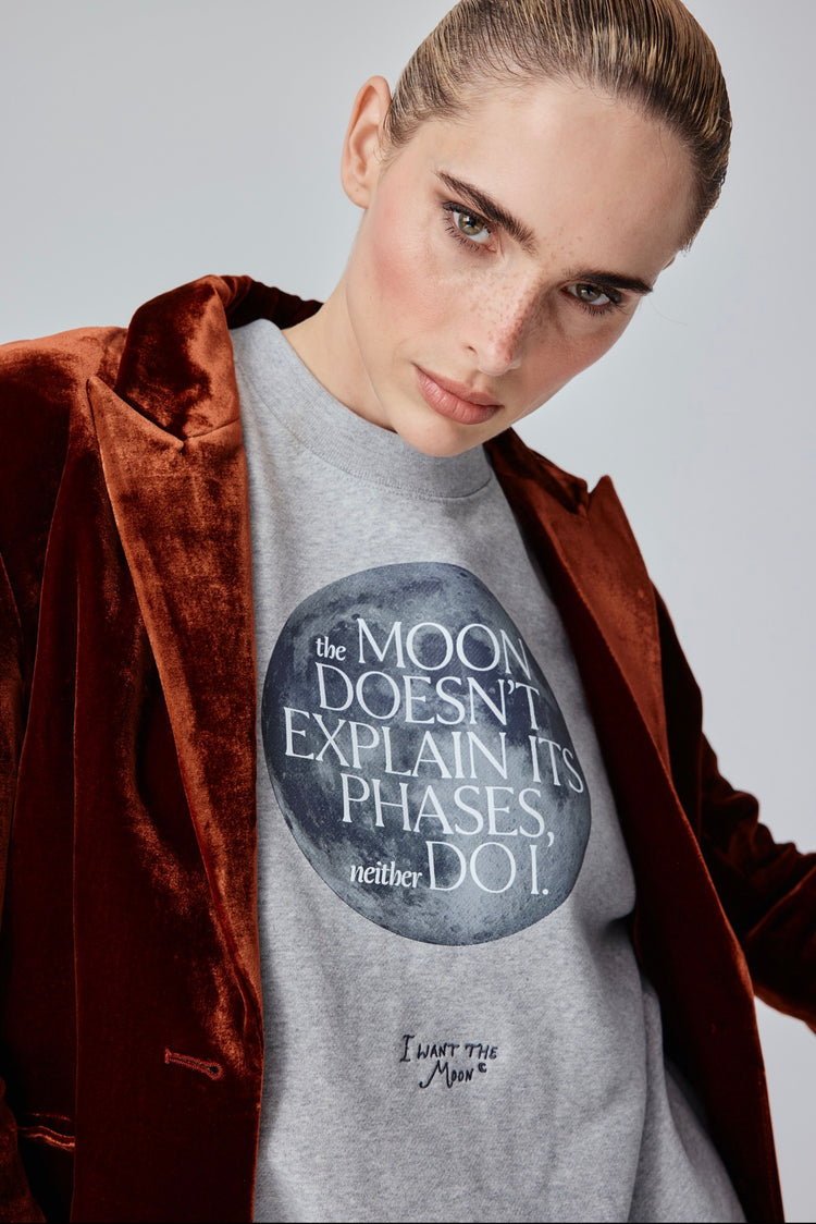 The Moon Doesn’t Explain Its Phases – Neither Do I - Premium Line Oversized Sweater mit Integrated-Moon-Print in Cosmic Ash