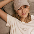 Bild in Galerie-Betrachter laden, I WANT THE MOON® – Oversized Luxury Line Tee in Lunar Glow Off-White
